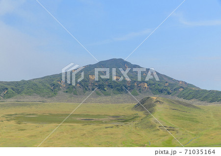 熊本_草千里ヶ浜の風景 熊本_草千里ヶ浜の風景 71035164