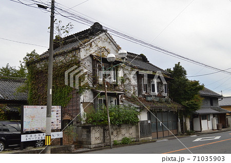 群馬、桐生市の古い家並み 71035903