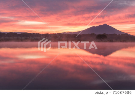 幻想的な筑波山の絶景 幻想的な筑波山の絶景 71037686