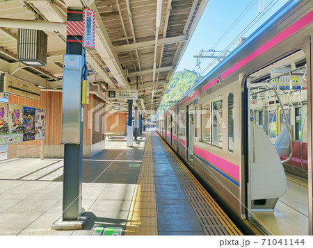 京王線 高尾山口駅 ホーム 京王線 高尾山口駅 ホーム 71041144