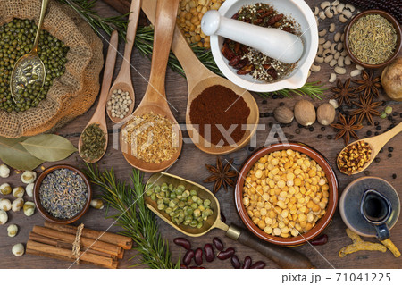 Cooking spices, beans and herbs 71041225