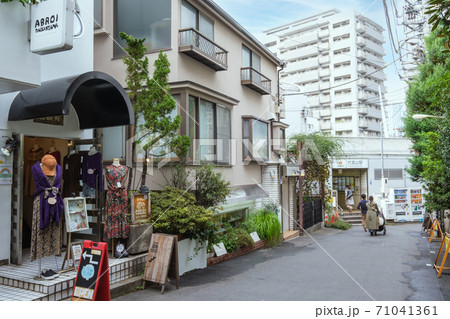 都市風景 東急東横線代官山駅東口前 東京都渋谷区 都市風景 東急東横線代官山駅東口前 東京都渋谷区 71041361