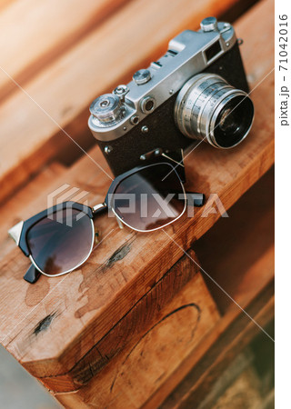 Vintage camera on a wooden surface close-up Vintage camera on a wooden surface close-up 71042016