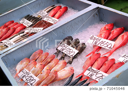 魚売り場市場　鮮魚店 Seafood market 71045046