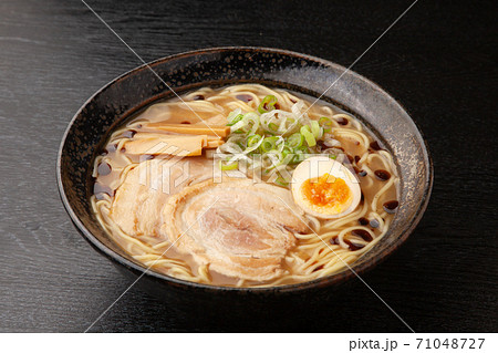 豚骨醤油ラーメン 71048727