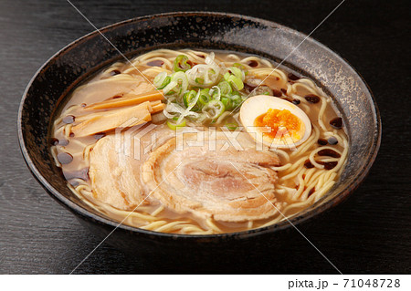 豚骨醤油ラーメン 71048728