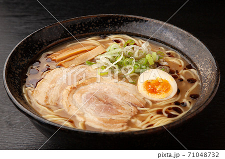 豚骨醤油ラーメン 71048732