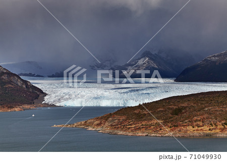 Perito Moreno Glacier Perito Moreno Glacier 71049930