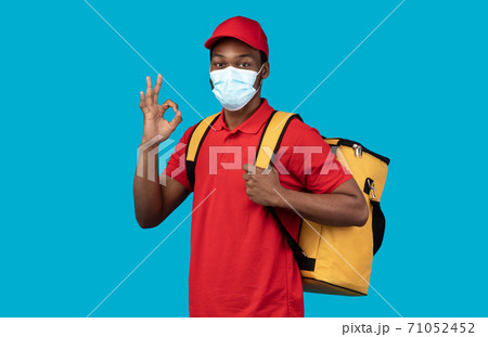 African american delivery man in medical mask wearing thermo bag 71052452