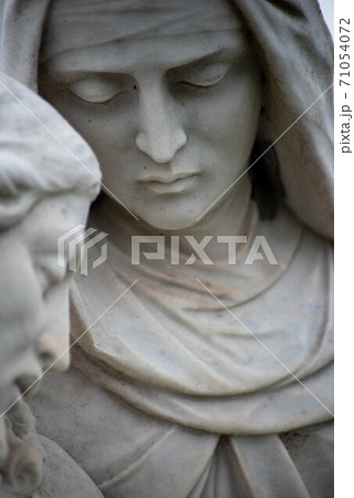 Close up of Mary in Victorian cemetery pieta statue. 71054072