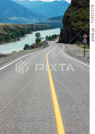 Chuysky trakt road in the Altai mountains. Chuysky trakt road in the Altai mountains. 71057278