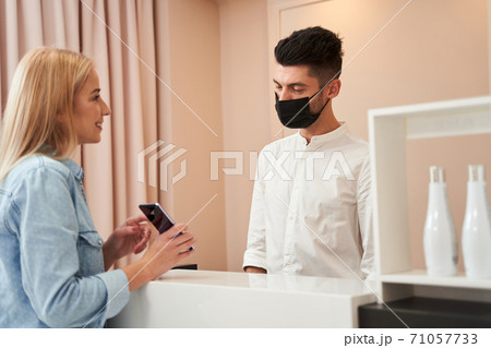 Man evaluating hairstyle the client wants 71057733