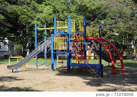公園の遊具 公園の遊具 71058006