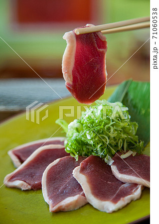 焼肉屋で見かける旨そうな鴨肉 71060538