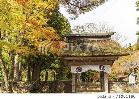 仙台藩花山村寒湯番所跡の紅葉 宮城県栗原市 仙台藩花山村寒湯番所跡の紅葉 宮城県栗原市 71061196