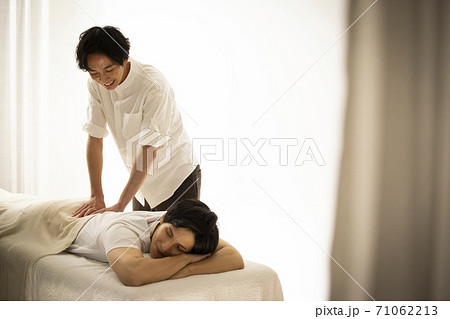 マッサージ 71062213