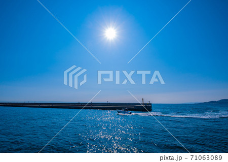 明石海峡と防波堤 71063089