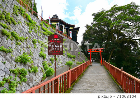 竹生島神社 参拝道 赤鳥居 竹生島神社 参拝道 赤鳥居 71063104
