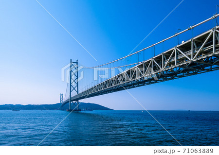 明石海峡大橋と淡路島 明石海峡大橋と淡路島 71063889