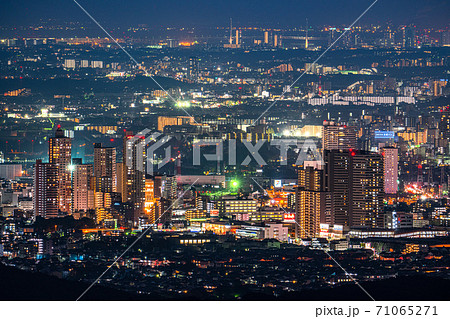 神奈川県 タワーマンションの夜景 橋本駅の写真素材