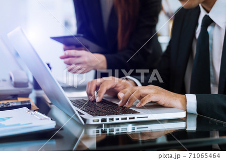Project manager working and update tasks with milestones progress planning and Photo professional investor working new start up project. 71065464