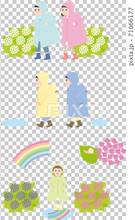 梅雨に笑顔で通学する小学生の男の子と女の子 71066177