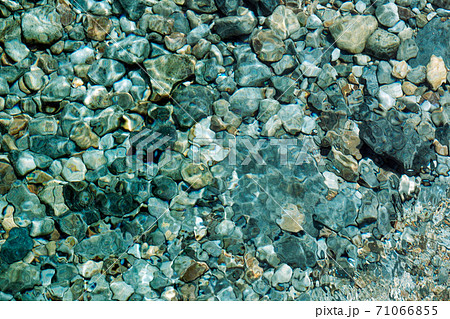 阿寺渓谷の澄んだ流れ 71066855