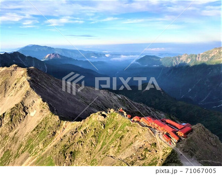 槍ヶ岳　槍の穂先より 71067005