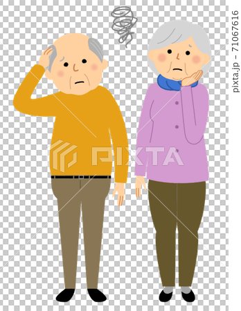 老年夫婦在麻煩中老年夫婦在老人中 71067616