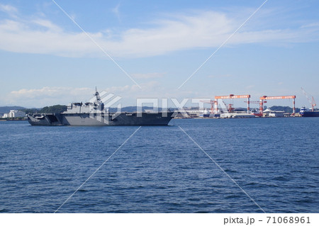 ヘリコプター搭載護衛艦 かが　2019年観艦式  横須賀本港内・体験航海（ 神奈川県 横須賀本港 ） 71068961