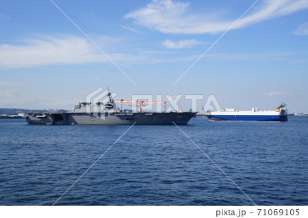 ヘリコプター搭載護衛艦 かが　2019年観艦式  横須賀本港内・体験航海（ 神奈川県 横須賀本港 ） 71069105