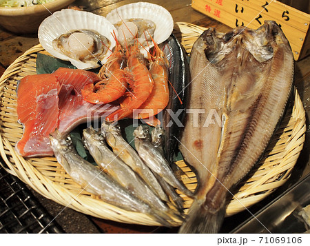 釧路名物・炉端焼き 71069106