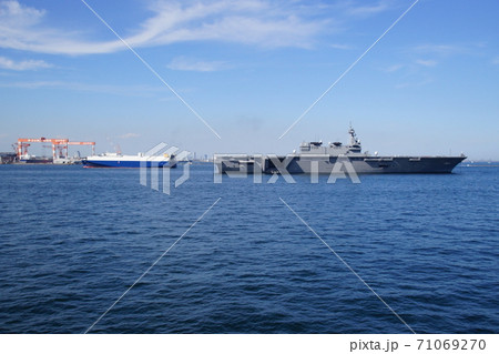 ヘリコプター搭載護衛艦 かが 2019年観艦式 横須賀本港内・体験航海 ( 神奈川県 横須賀本港 ) ヘリコプター搭載護衛艦 かが 2019年観艦式 横須賀本港内・体験航海 ( 神奈川県 横須賀本港 ) 71069270