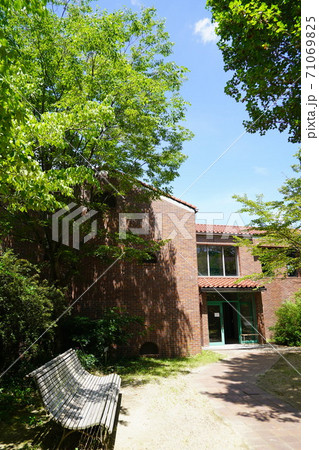 日本近代彫刻の扉を開いた荻原守衛（碌山）碌山美術館（あずみ野） 71069825