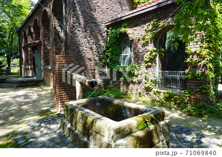 日本近代彫刻の扉を開いた荻原守衛（碌山）碌山美術館（あずみ野） 71069840
