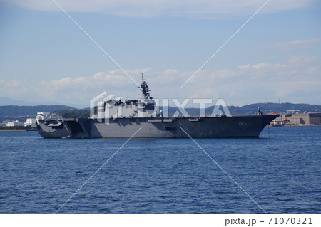 ヘリコプター搭載護衛艦 かが　2019年観艦式 横須賀本港内・体験航海 （ 神奈川県 横須賀本港 ） 71070321