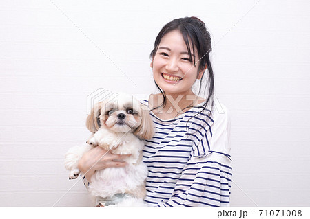 犬と女性 71071008
