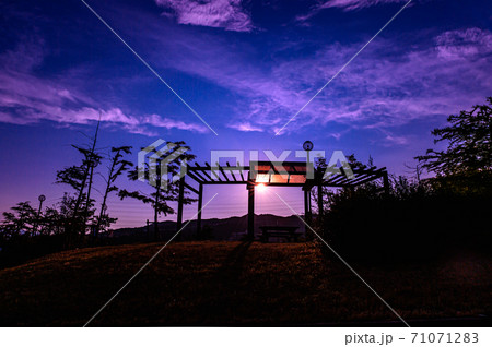 夕焼けの風景、宝塚の高台、北公園、8月26日、日本 71071283