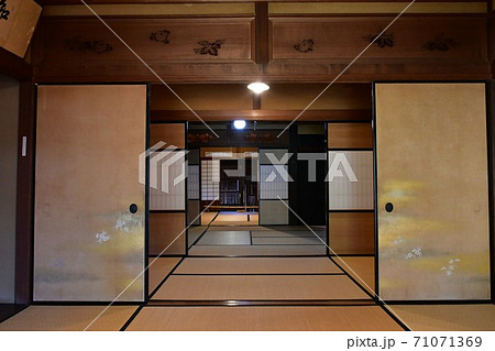 うだつの上がる街並み　岐阜・美濃の街並み 71071369