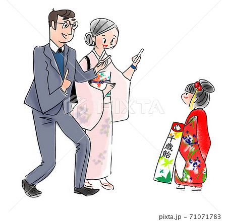 娘の晴れ姿を撮る両親 71071783