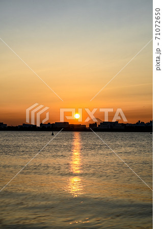 葛西臨海公園から見た夕日 71072650