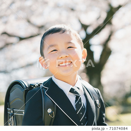 小学校 入学式 新一年生の写真素材 [71074084] - PIXTA