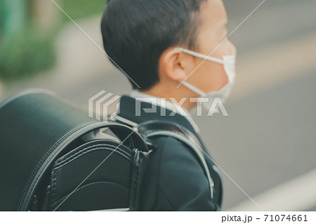 6 years old 71074661