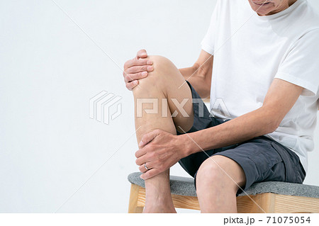 膝の痛み シニア男性パーツ 膝の痛み シニア男性パーツ 71075054