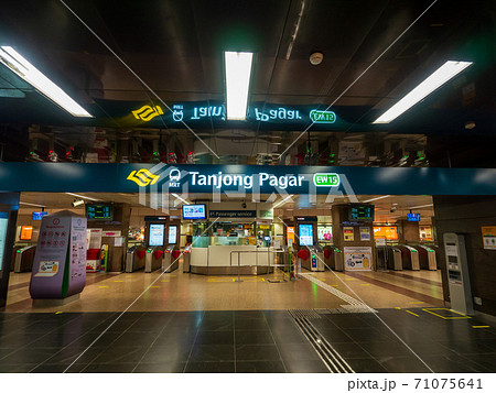 シンガポール Mrt シンガポールの地下鉄 Tanjong Pager駅構内の写真素材