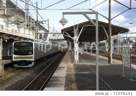 黒磯駅に停車中の宇都宮線205系（元京葉線車両） 71076141