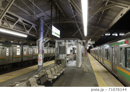 黒磯駅に停車中の宇都宮線205系（元京葉線車両） 71076144