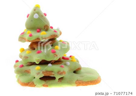 christmas ginger bread christmas tree isolated 71077174