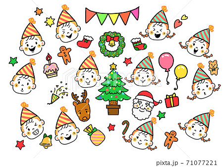クリスマスをお祝いする男の子と女の子 71077221