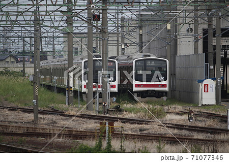 宇都宮線ローカルに転用改造待ちの205系元京葉線車両(直江津駅) 宇都宮線ローカルに転用改造待ちの205系元京葉線車両(直江津駅) 71077346